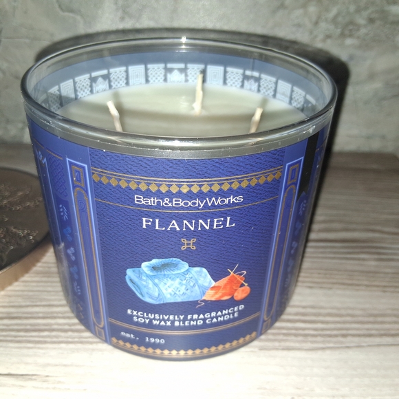 Bath & Body Works FLANNEL 3-Wick Candle 14.5oz. Bergamot, Mahogany, Musk NEW! - Picture 3 of 4